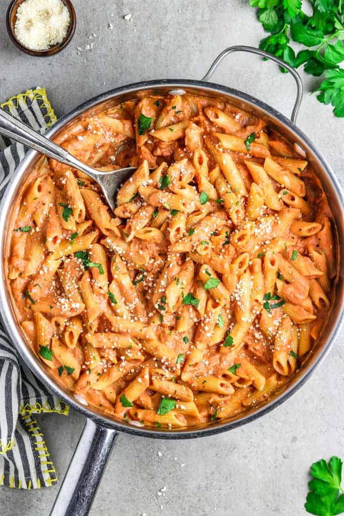 Vegan penne all vodka in a pot.