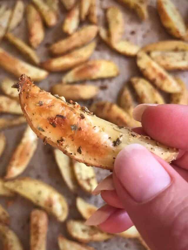 HOMEMADE BAKED FRENCH FRIES (OIL-FREE) WITH GARLIC & OREGANO
