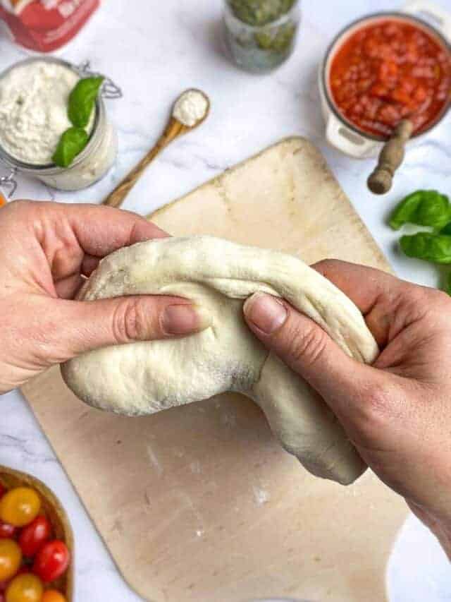 THE BEST VEGAN PIZZA DOUGH (HOMEMADE & OILFREE) No Sweat Vegan