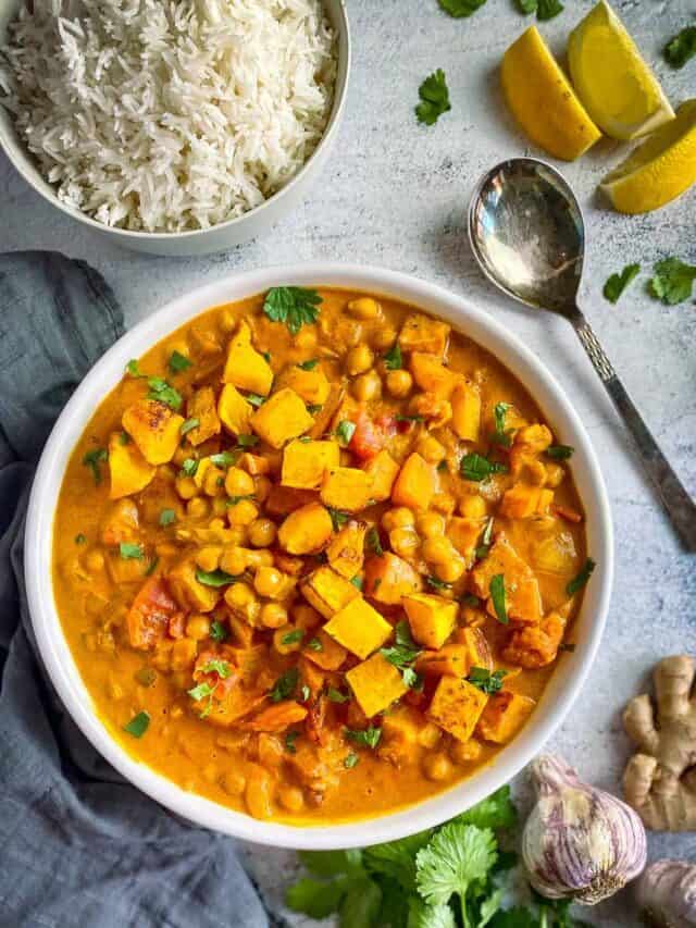 BUTTERNUT SQUASH CURRY WITH CHICKPEAS (VEGAN)