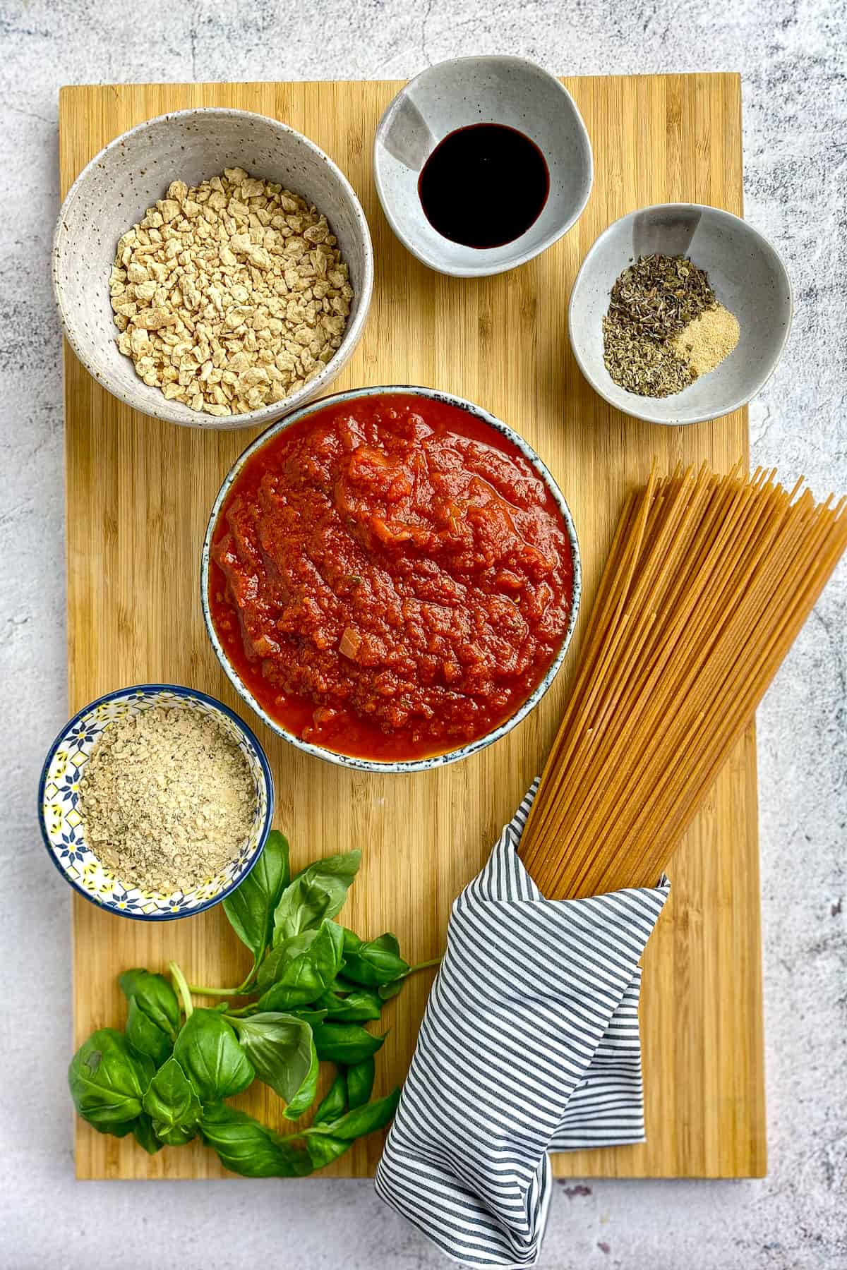 Ingredients for vegan spaghetti.