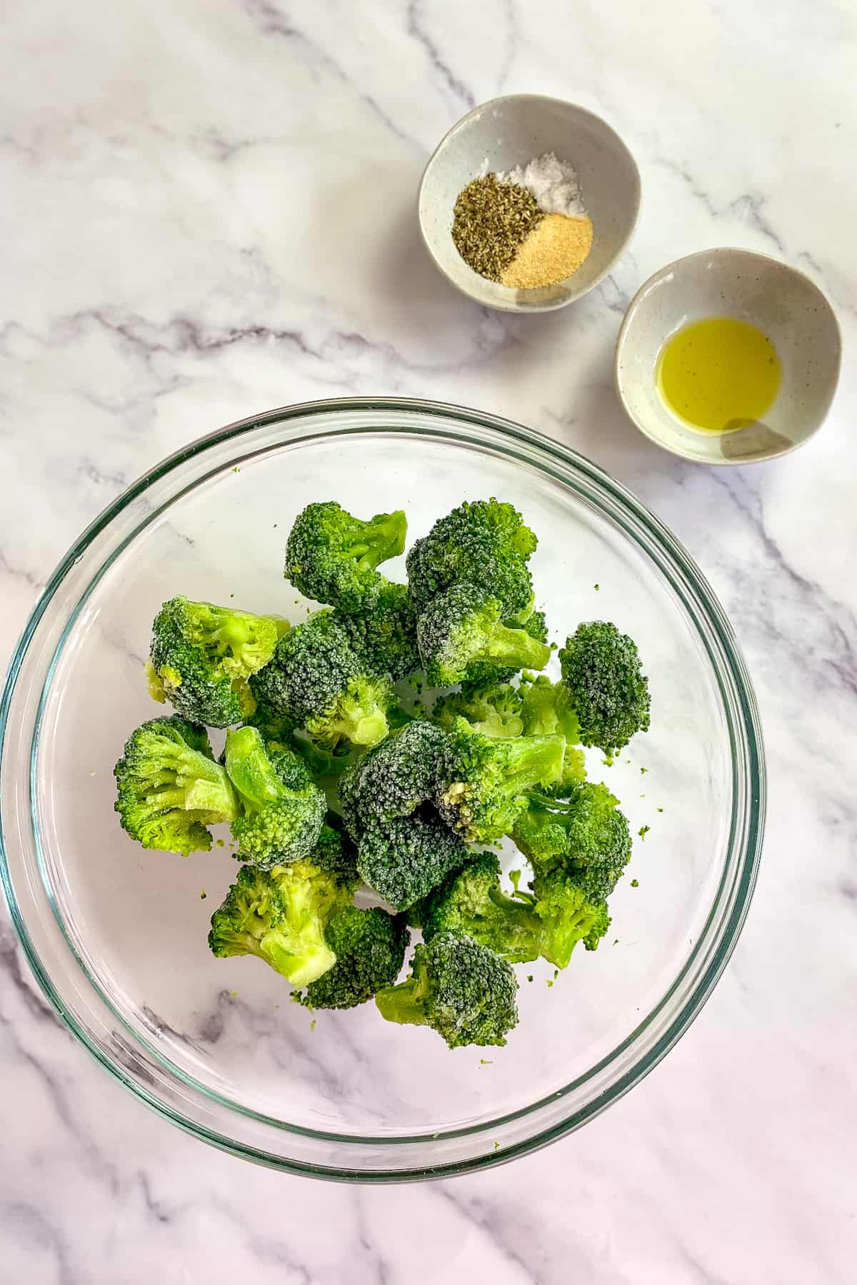 Air fryer frozen broccoli ingredients.