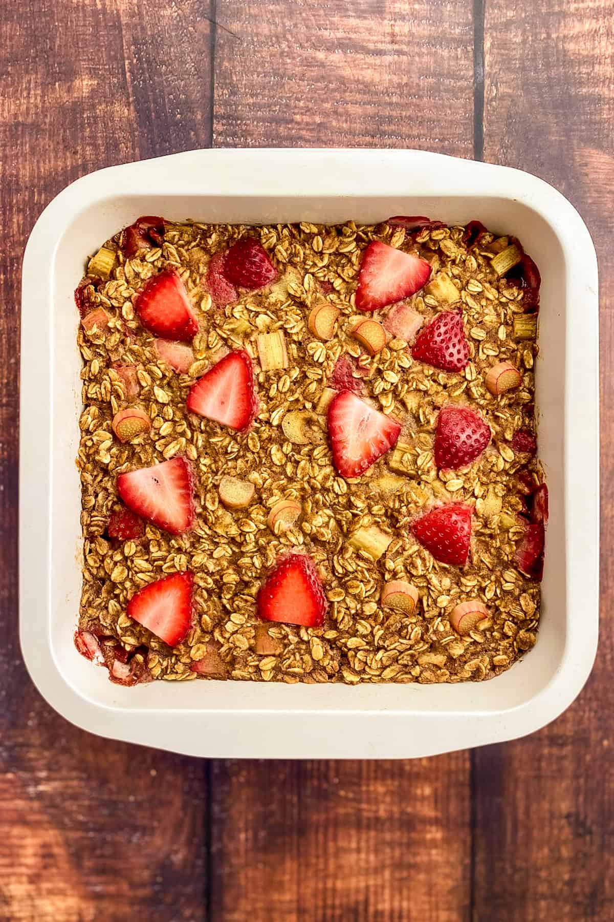 Baked strawberry rhubarb oats.