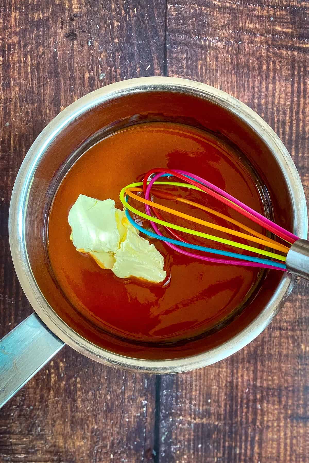 Hot sauce and butter in a small pot.